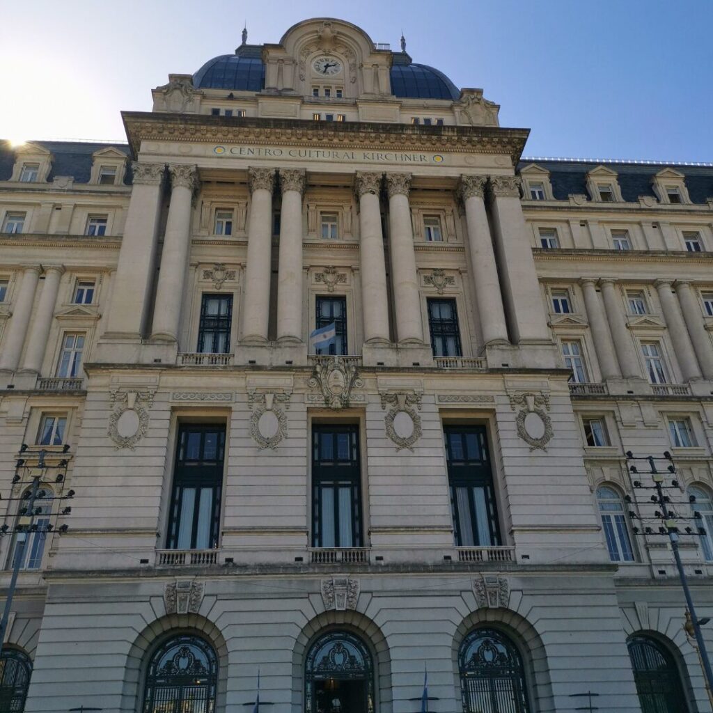 Facade du centre cultural kirchner CCK